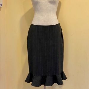 FOLIO *NWT* Women’s Gray Pinstriped Trumpet Skirt